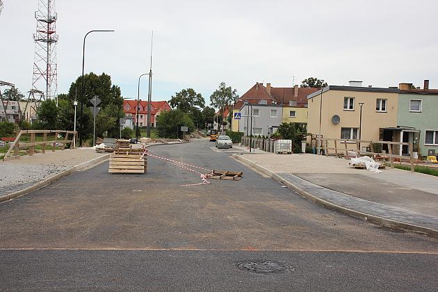 Most na Czołgistów i drogi dojazdowe z asfaltem
