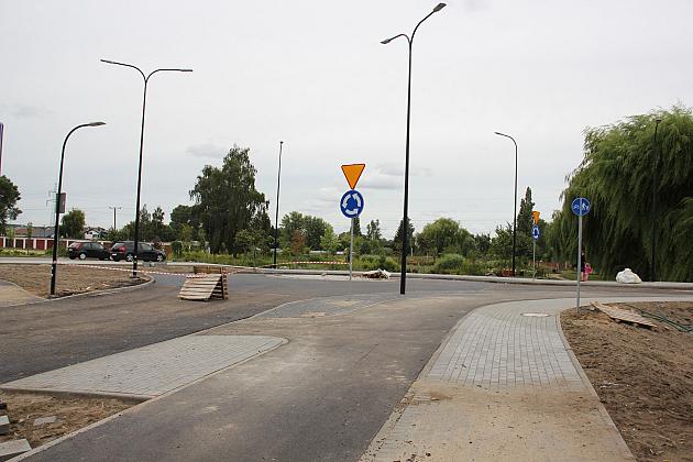 Most na Czołgistów i drogi dojazdowe z asfaltem