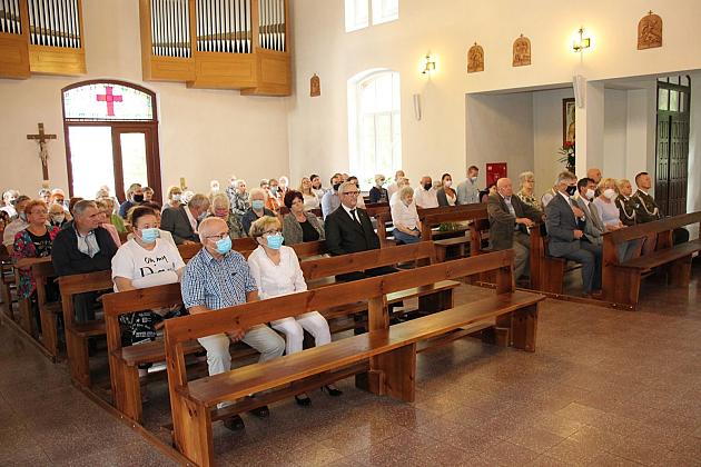 Kwiaty i znicze w Święto Wojska Polskiego