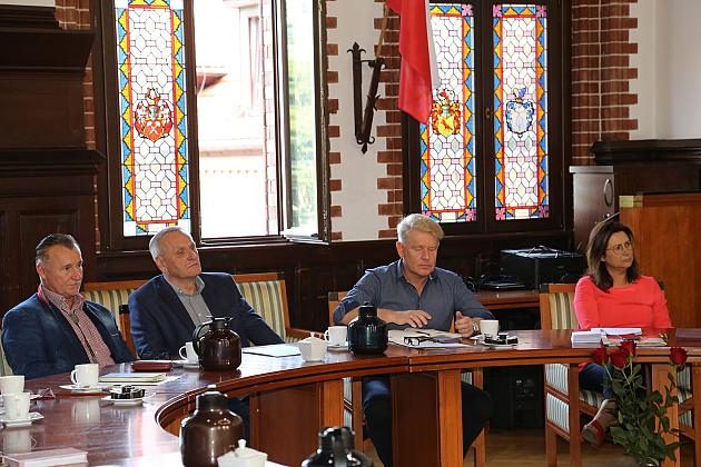 Spotkanie w ratuszu w sprawie nowego roku szkolnego