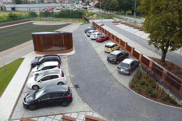 Przy „Jedynce” otwarto nowy dziedziniec dla uczniów i duży parking