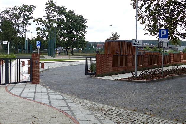 Przy „Jedynce” otwarto nowy dziedziniec dla uczniów i duży parking