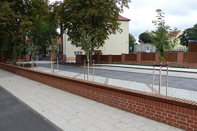 Przy „Jedynce” otwarto nowy dziedziniec dla uczniów i duży parking