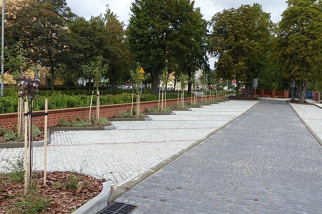 Przy „Jedynce” otwarto nowy dziedziniec dla uczniów i duży parking
