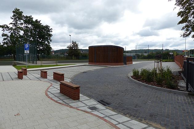 Przy „Jedynce” otwarto nowy dziedziniec dla uczniów i duży parking