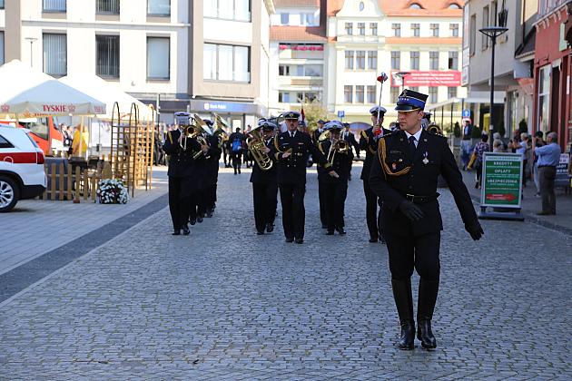 Uroczystość nadania sztandaru dla strażaków