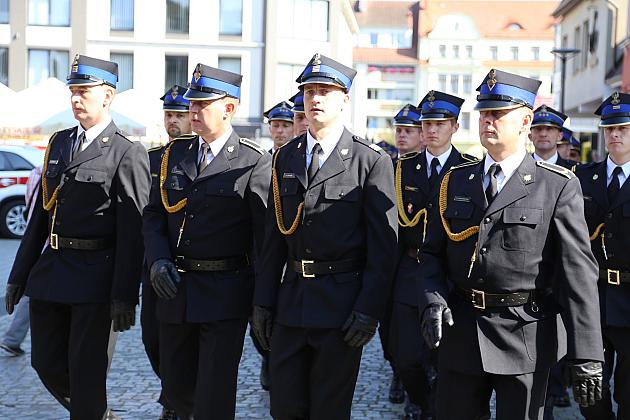 Uroczystość nadania sztandaru dla strażaków