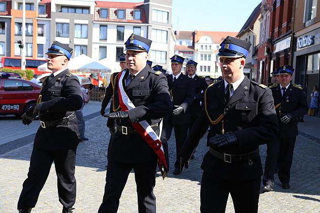 Uroczystość nadania sztandaru dla strażaków