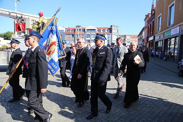 Uroczystość nadania sztandaru dla strażaków