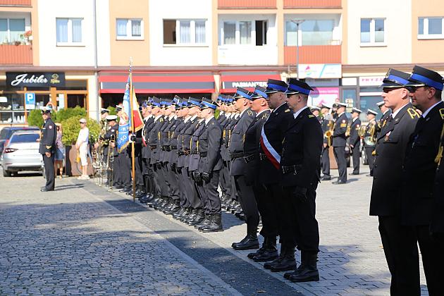 Uroczystość nadania sztandaru dla strażaków