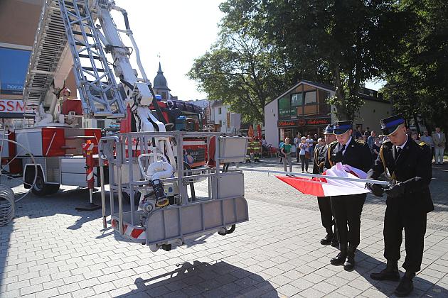 Uroczystość nadania sztandaru dla strażaków