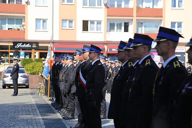 Uroczystość nadania sztandaru dla strażaków