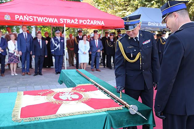 Uroczystość nadania sztandaru dla strażaków