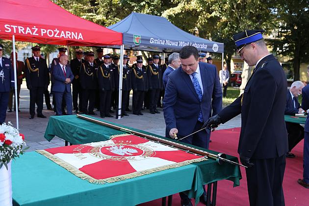 Uroczystość nadania sztandaru dla strażaków
