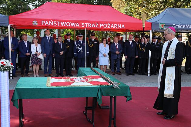 Uroczystość nadania sztandaru dla strażaków