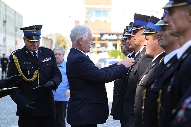 Uroczystość nadania sztandaru dla strażaków