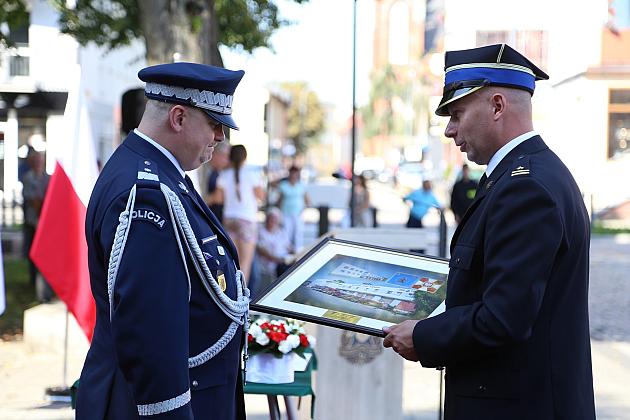 Uroczystość nadania sztandaru dla strażaków