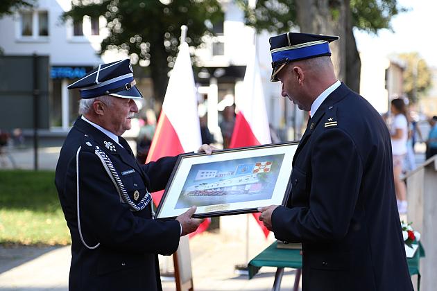 Uroczystość nadania sztandaru dla strażaków