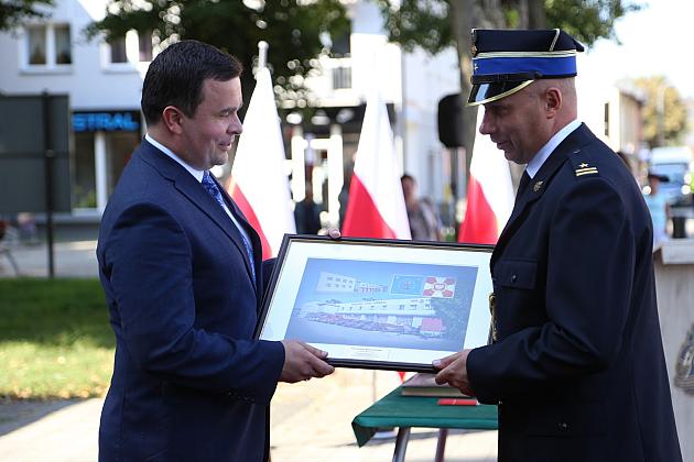 Uroczystość nadania sztandaru dla strażaków
