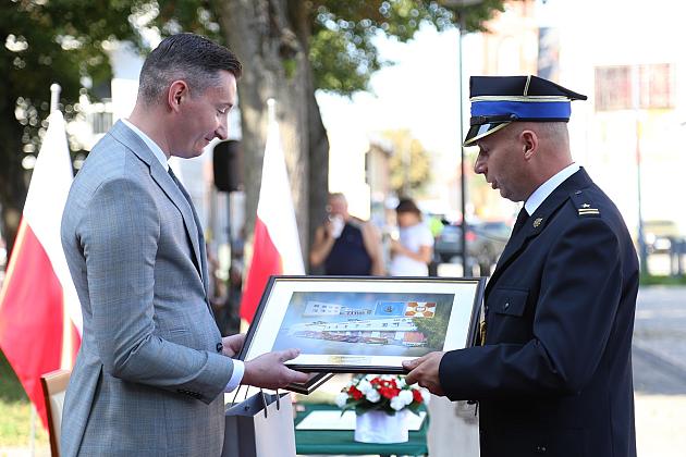 Uroczystość nadania sztandaru dla strażaków