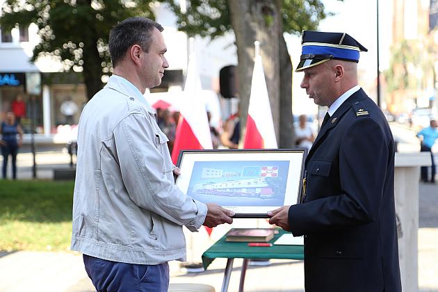 Uroczystość nadania sztandaru dla strażaków