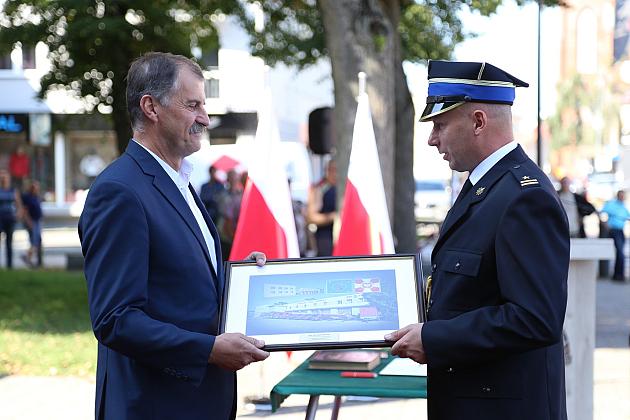 Uroczystość nadania sztandaru dla strażaków