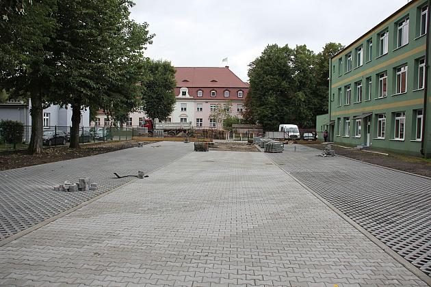 Przy Szkole Podstawowej nr 8 powstaje parking
