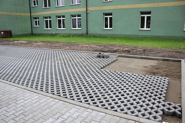Przy Szkole Podstawowej nr 8 powstaje parking