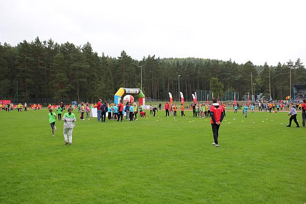 „Z podwórka na bieżnię”. Święto sportu na stadionie