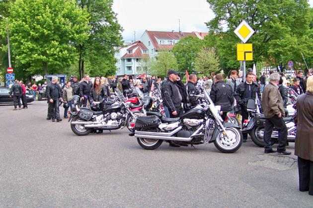 Motocyklowa parada na placu Pokoju