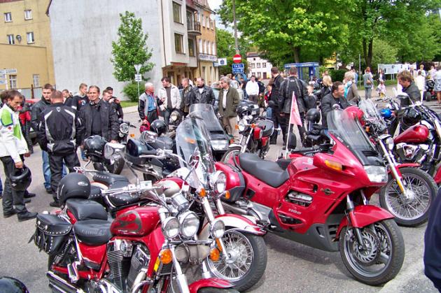 Motocyklowa parada na placu Pokoju