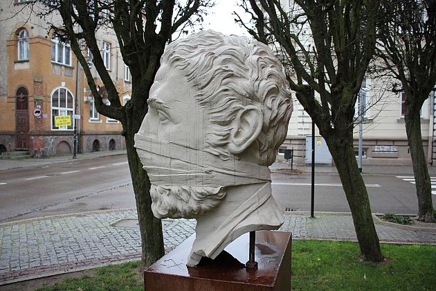 Rzeźby z cyklu WARRIOR stanęły pod ratuszem