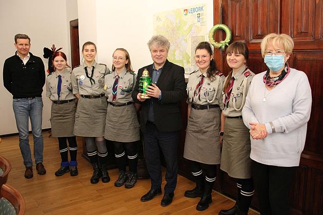 Betlejemskie Światło Pokoju już w ratuszu