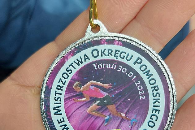 Medale młodych biegaczy w Toruniu
