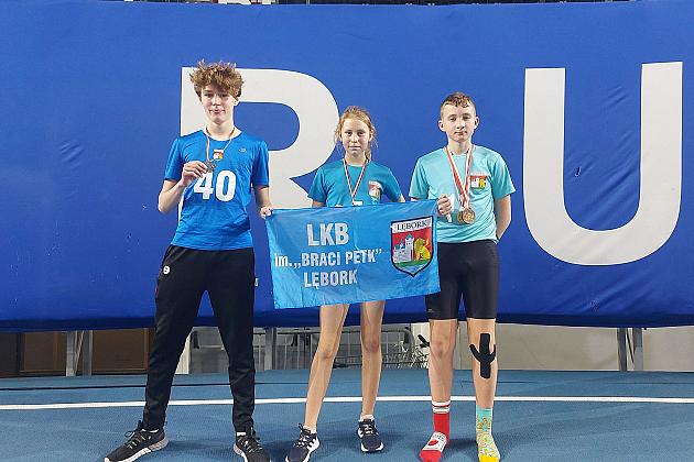 Medale młodych biegaczy w Toruniu