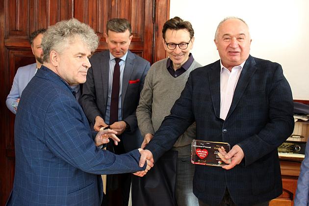 Weterani Wielkiej Orkiestry Świątecznej Pomocy w ratuszu