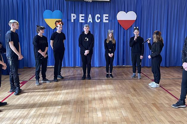 Święto Szkoły pod hasłem ,,Wszyscy mamy prawo do pokoju”