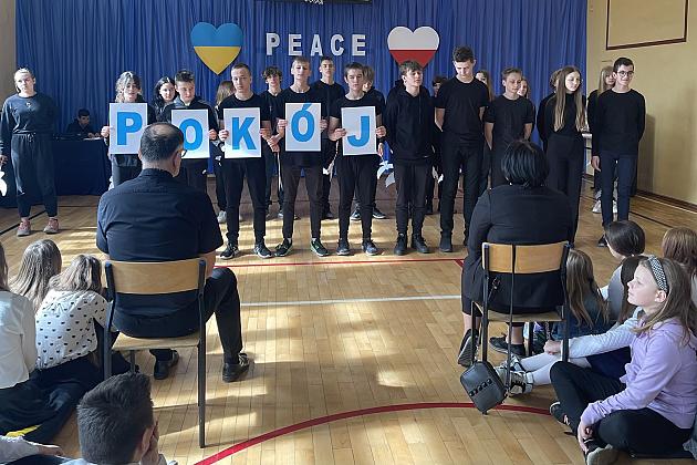 Święto Szkoły pod hasłem ,,Wszyscy mamy prawo do pokoju”