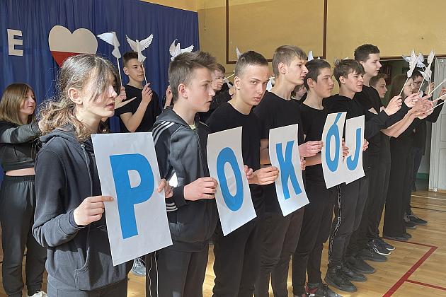 Święto Szkoły pod hasłem ,,Wszyscy mamy prawo do pokoju”