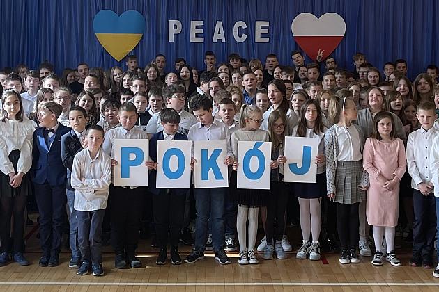Święto Szkoły pod hasłem ,,Wszyscy mamy prawo do pokoju”