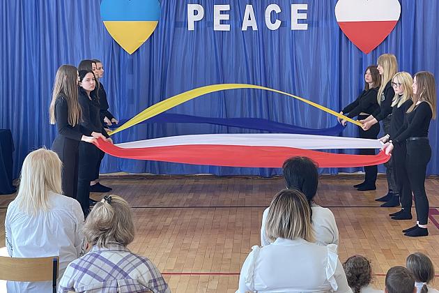 Święto Szkoły pod hasłem ,,Wszyscy mamy prawo do pokoju”