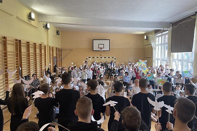 Święto Szkoły pod hasłem ,,Wszyscy mamy prawo do pokoju”