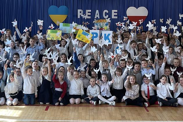 Święto Szkoły pod hasłem ,,Wszyscy mamy prawo do pokoju”
