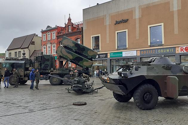 Na placu Pokoju promowali zasadniczą służbę wojskową