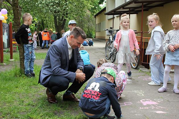 Gry i zabawy w plenerze. Dzień Dziecka w Przedszkolu nr 1