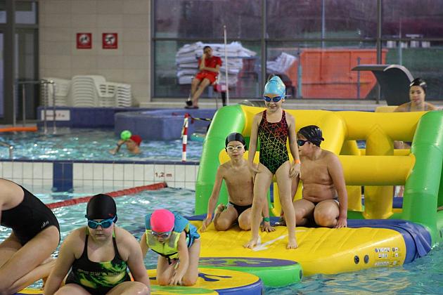 Wakacyjna przygoda na basenie