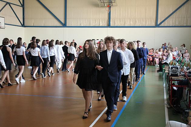 W Szkole Podstawowej nr 8 pożegnano ośmioklasistów