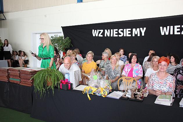 W Szkole Podstawowej nr 8 pożegnano ośmioklasistów