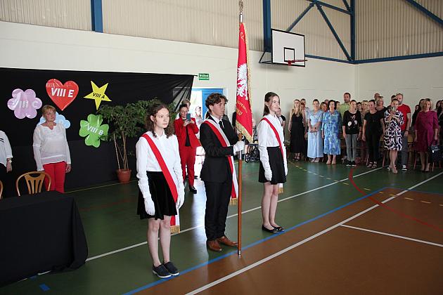 W Szkole Podstawowej nr 8 pożegnano ośmioklasistów
