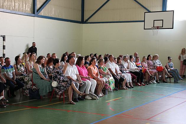 W Szkole Podstawowej nr 8 pożegnano ośmioklasistów